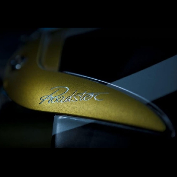 Pagani Rilis Teaser Huayra Roadster