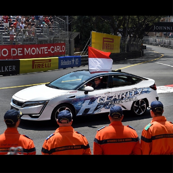 Pangeran Monako Naik Honda Clarity Fuel Cell Keliling Sirkuit Monako