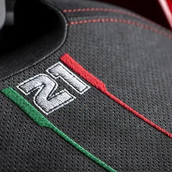 Ducati Membuat Tribut untuk Troy Bayliss dengan Merilis Panigale V2 Special Edition