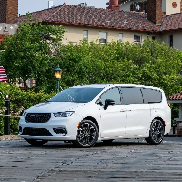 Rayakan Ulang Tahun ke-100, Chrysler Hadirkan Pacifica Edisi Khusus Tahun 2026