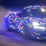 Penampakan McLaren 720S Dengan Balutan Lampu Natal Di Seluruh Bodi
