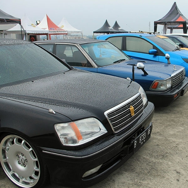 Pencinta Mobil Eropa dan Jepang Kumpul Bareng di Roof Top Living World