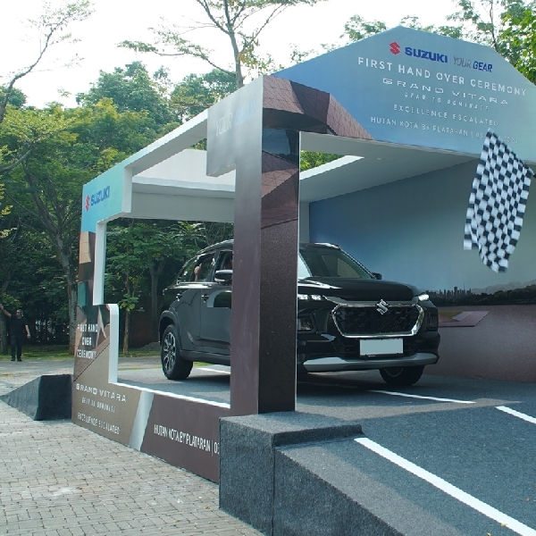 Penyerahan Perdana 26 Unit Grand Vitara Tipe GX, Flagship SUV Bertenaga Hybrid Paling Mewah