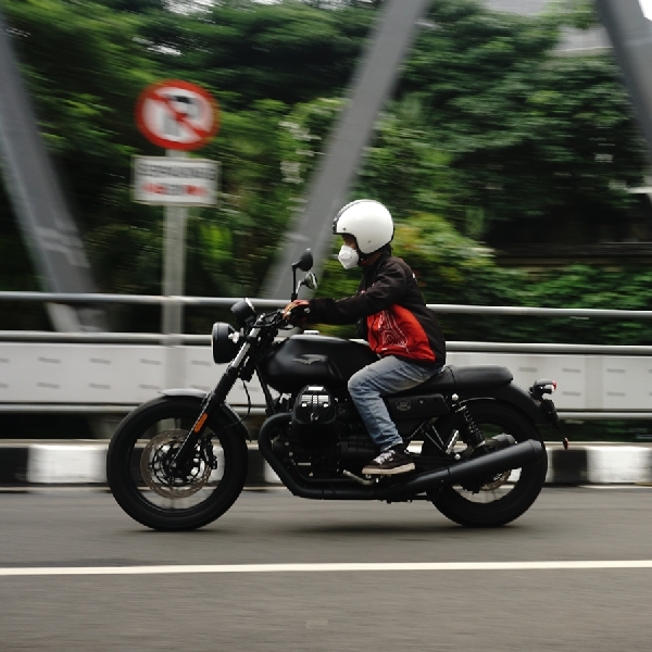 City Riding Moto Guzzi V7 III, Tenaga dan Torsi Liar Tapi Punya Kontrol Traksi 