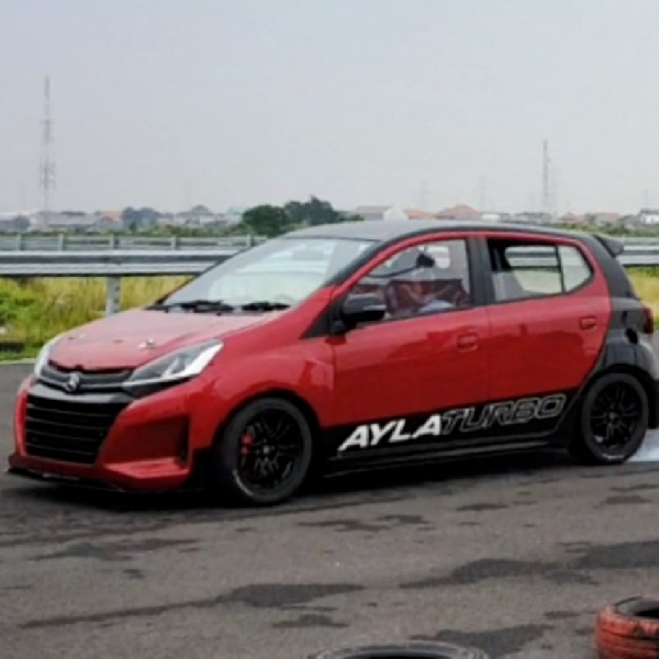 Daihatsu Ayla Turbo Unjuk Gigi di Sirkuit Surabaya