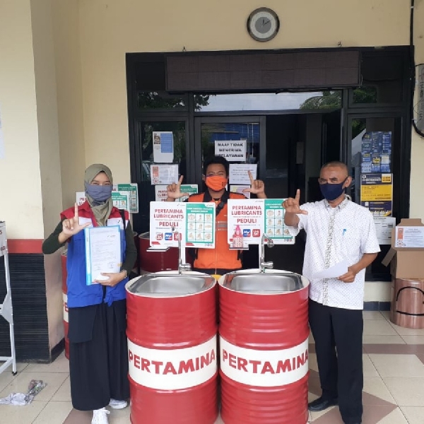 Kelurahan Koja dan Tugu Terima 11  Wastafel Daur Ulang Drum Bekas dari Pertamina Lubricants 