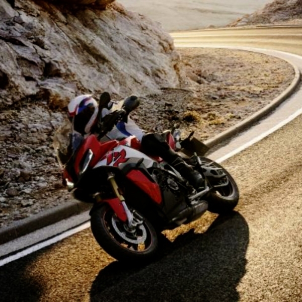 BMW Motorrad  Boyong Sport Touring BMW S 1000XR ke Indonesia 