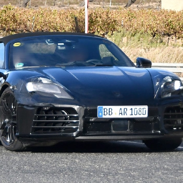 Spy Shot: Gunakan Powertrain Listrik, Porsche 718 Boxster EV Terciduk