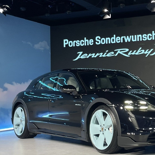 Kolab Porsche x Jennie BLACKPINK, Taycan 4S Terlihat Elegan dan Menggemaskan