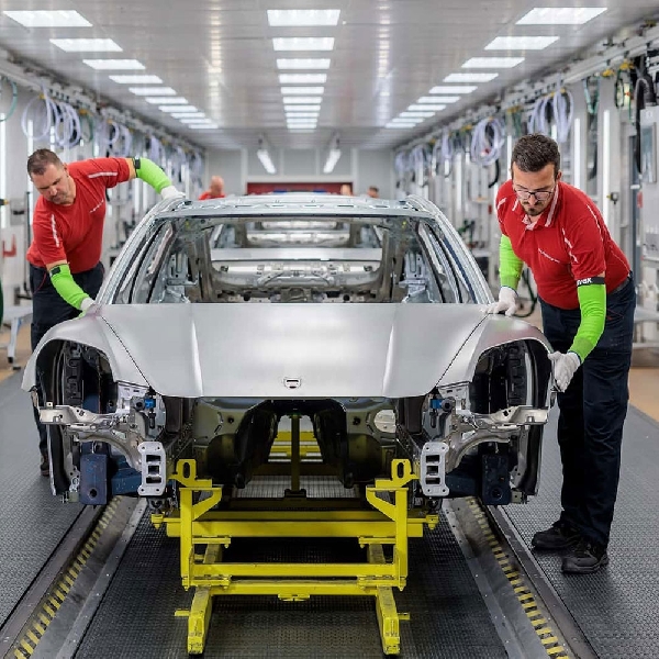Porsche Rayakan Produksi Ke-2 Juta Unit Di Leipzig