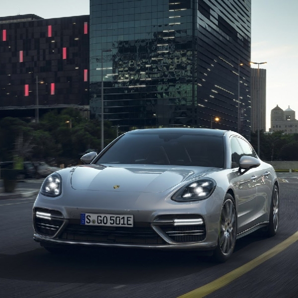 New Porsche Panamera Turbo S E-Hybrid Dengan Output Power 671HP