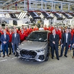Produksi Audi RS Q3 Sportback ke-2 Juta Unit Meluncur di Hungaria