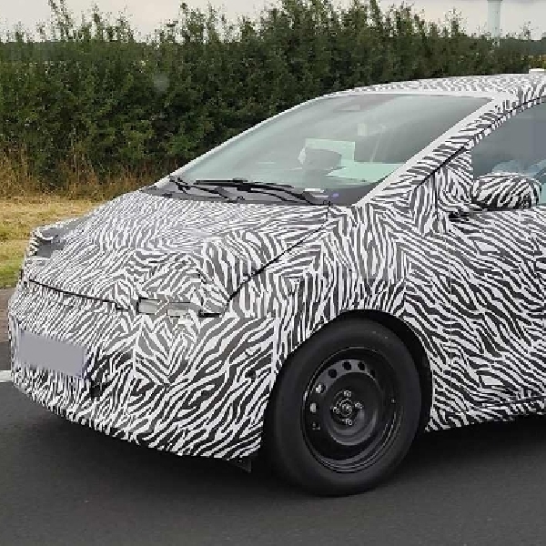 Prototipe Renault Twingo Baru Terciduk Tengah di Uji Jalan