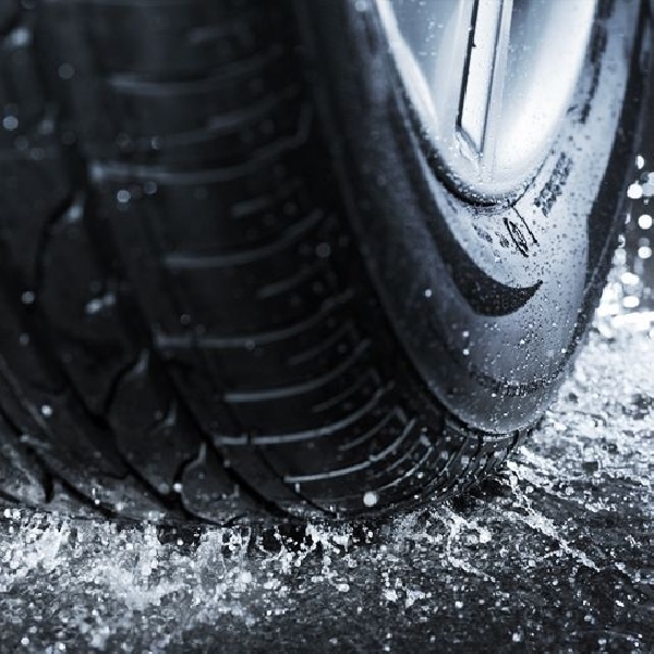 Bahaya Aquaplaning di Musim Hujan, Ini Jenis Ban yang Cocok Untuk Tetap Safety