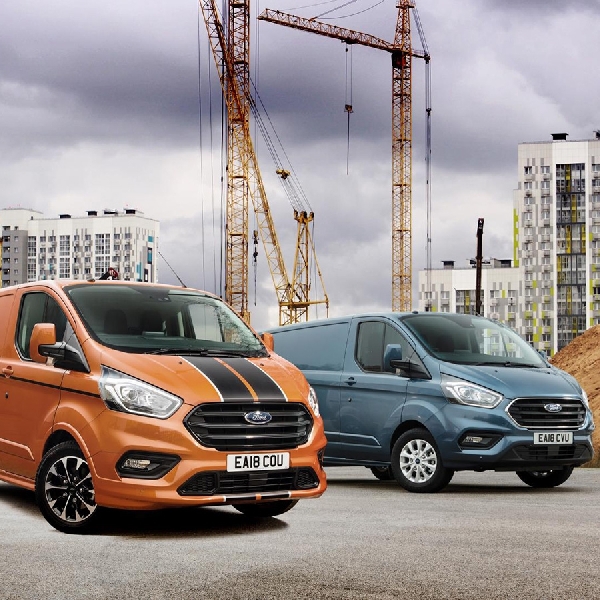 Ford Transit Custom Catatkan sebagai Kendaraan Nomor Dua Terlaris di Bulan Oktober