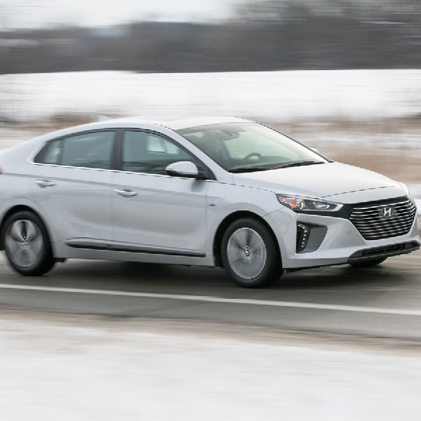 Hyundai IONIQ Sabet Dua Penghargaan dari Carbuyer