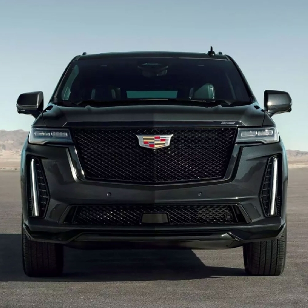 Rayakan 20 Tahun, Cadillac Escalade-V 2024 Hadir Dengan Warna Black Diamond Tricoat