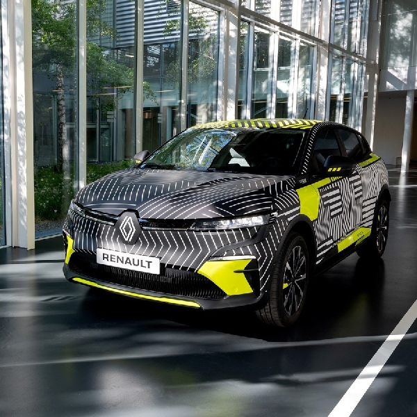 Renault Ungkap Megane E-Tech Electric Dengan 30 Mobil Pra-Produksi