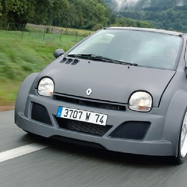 Renault Twingo Menolak Mungil, Pamer Otot Body Plus Jantung V8 3500 CC