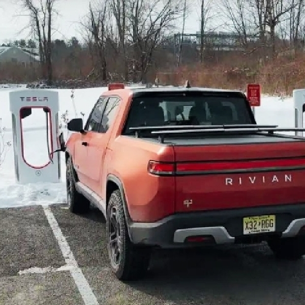 Rivian Dapat Akses Superchargers Tahun Depan