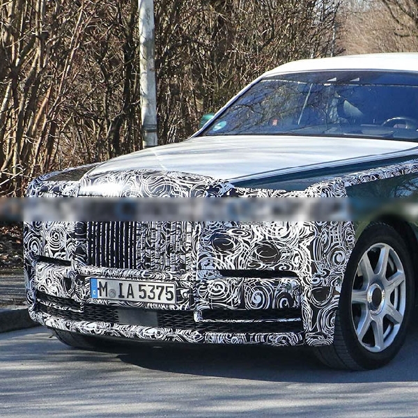 Rolls-Royce Phantom Facelift Tertangkap Kamera Sedang Uji Jalan