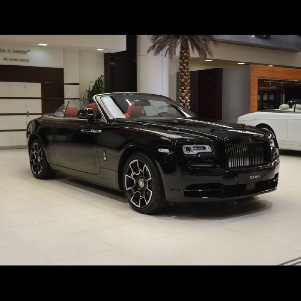 Rolls-Royce Bikin Edisi Hitam Dawn Black Badge