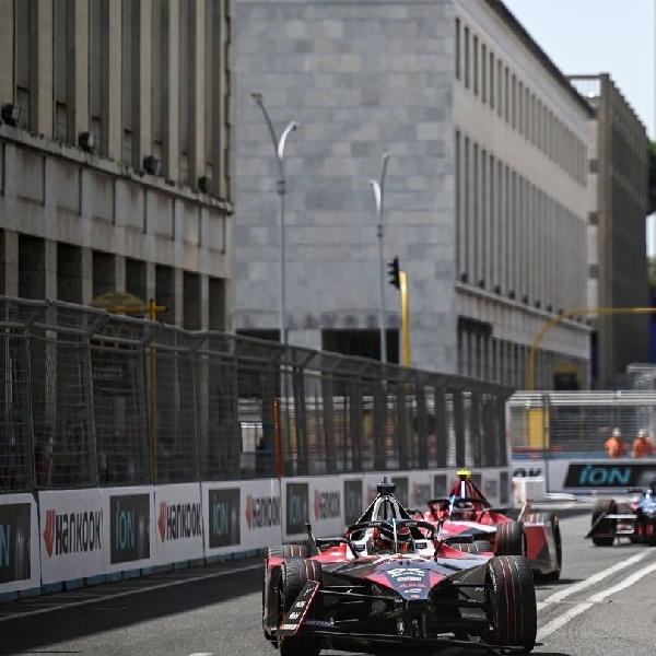 Formula E: Jake Dennis Menangi Race 2 Rome ePrix Yang Penuh Drama