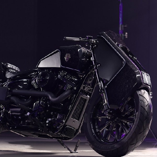 Terinpirasi Desain Komputer, Rough Crafts Rilis Harley Street Bob "Cosmos Charger"