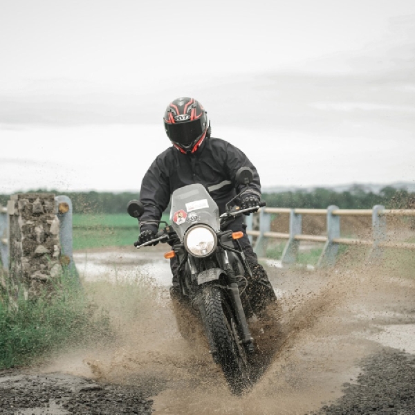 20 Rider Royal Enfield Taklukkan Pesisir Selatan 1400km