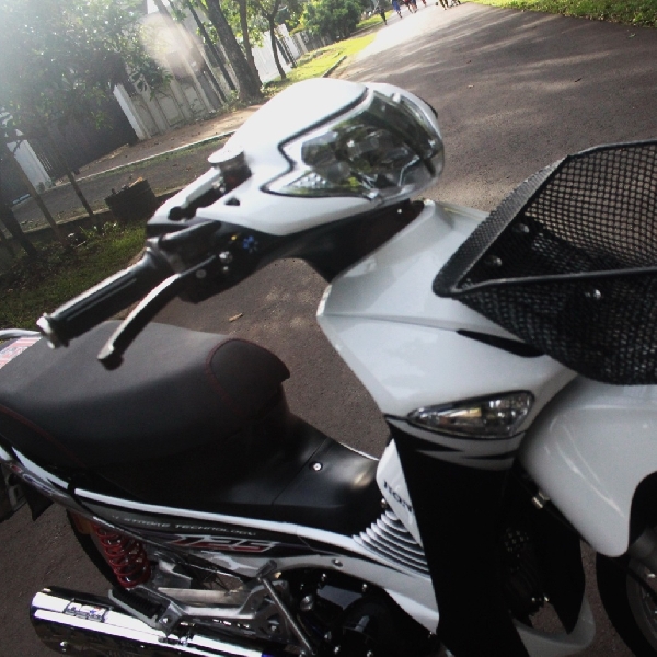 Honda Supra X 125 Ngotot Berdarah Thailand, Bertampang Wave Dikombo Aksesoris Istimewa