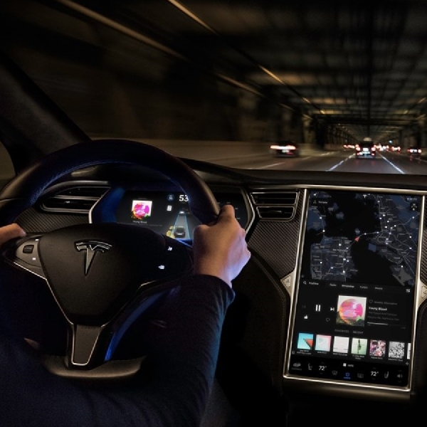 Tesla Batal Menambahkan Eye-Tracking pada Sistem Autopilot Model 3