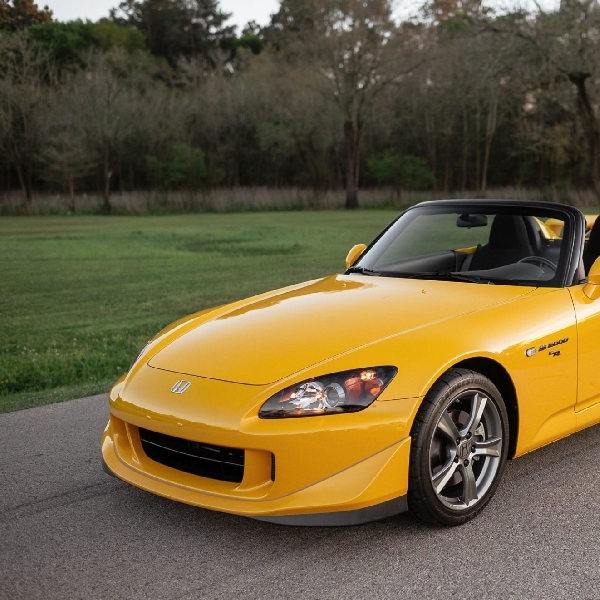 Keunikan Mobil Sport Honda S2000 CR 2008