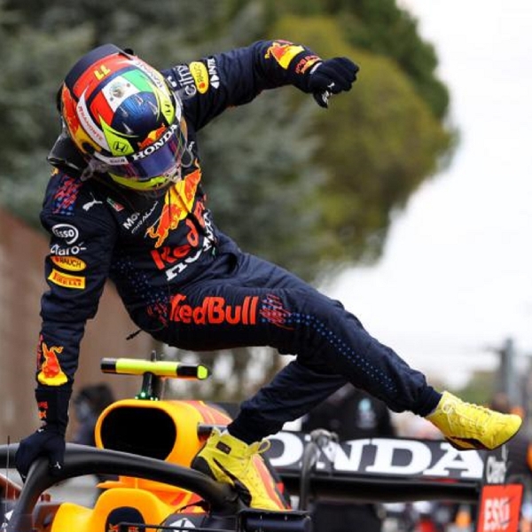 F1: Sergio Perez Sarankan FIA Pekerjakan Stewards Yang 'Paling Berpengalaman'