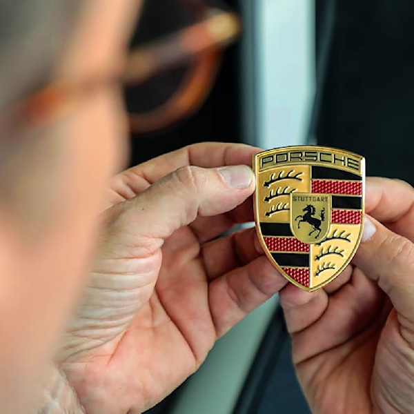Setelah 15 Tahun, Porsche Berganti Logo Baru