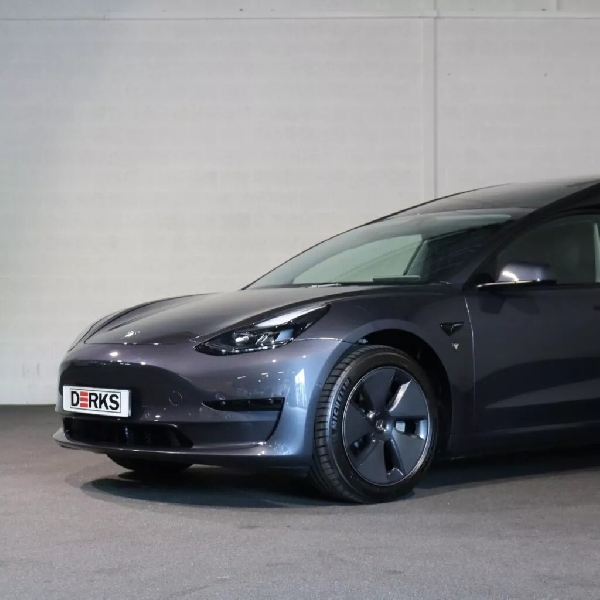 Modifikator Asal Belanda Ubah Tesla Model 3 Jadi Mobil Jenazah Mewah