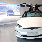 Tesla Matikan Model X  dan S, Fokus Produksi Robot