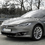 Tesla Patenkan Lampu Sein Otomatis di Mobilnya