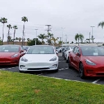 Tesla Percepat Produksi Mobil Listrik Murahnya