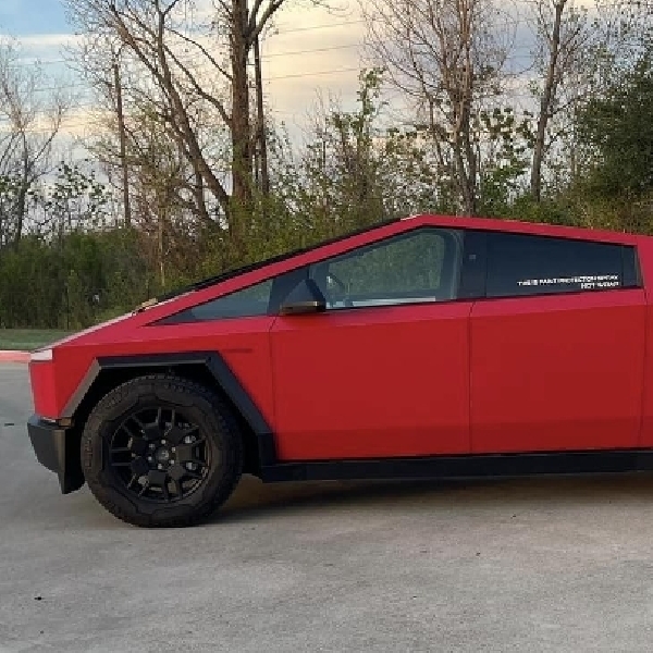 Tesla Cybertruck Berwarna Merah Ferrari? Seperti Ini Tampilannya