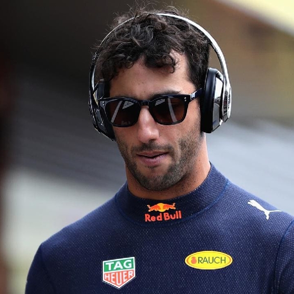 Hamilton Akui Keberanian Ricciardo Gabung Renault