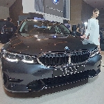 IIMS Hybrid 2022: New BMW 320i Sport Diluncurkan, Hadirkan Banyak Upgrade