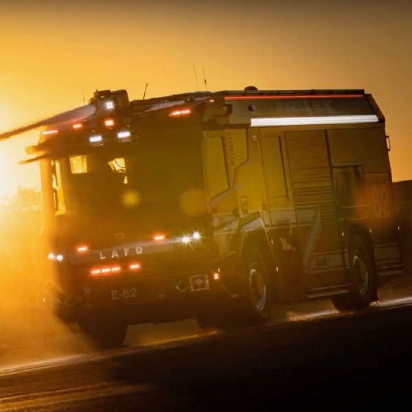 Mobil Pemadam Kebakaran Bertenaga Listrik Pertama Siap Bertugas Di Los Angeles