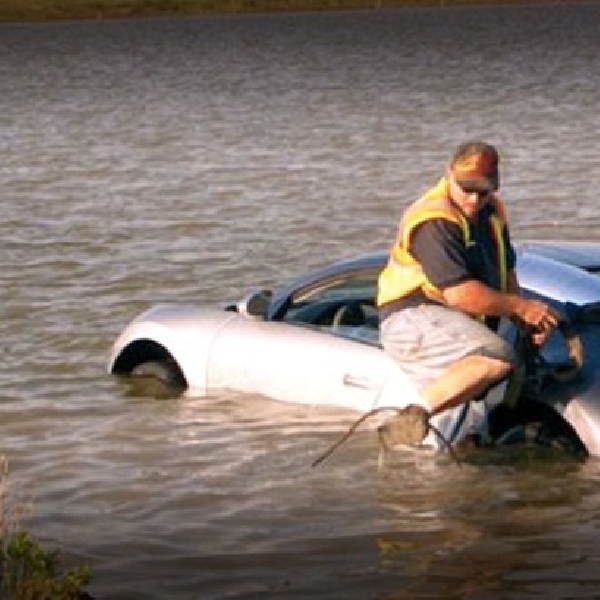 Pria Ini Ceburkan Bugatti Veyron ke Danau Demi Tipu Perusahaan Asuransi