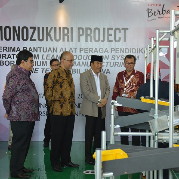 Toyota Donasikan Mesin Innova Kepada Universitas Diponegoro