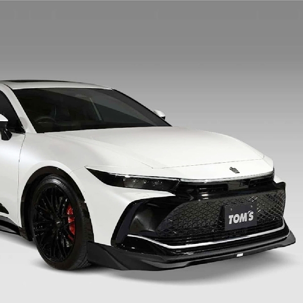 TOM'S Racing Permak Toyota Crown Menjadi Seperti Lexus