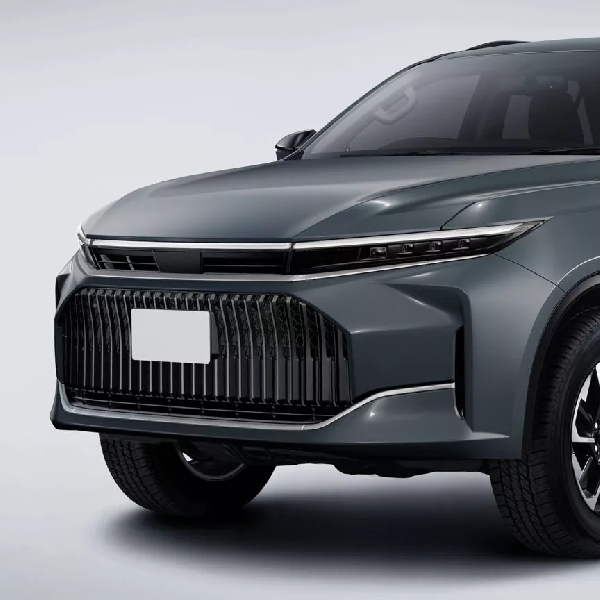 Toyota Fortuner Tapi Berwajah Crown, Jadinya Seperti Ini