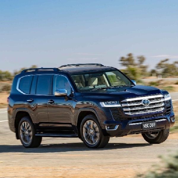 Toyota Land Cruiser Hybrid Terungkap, Lebih Bertenaga dari Diesel