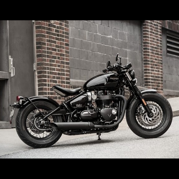 Triumph Rilis New Bonneville Bobber Black