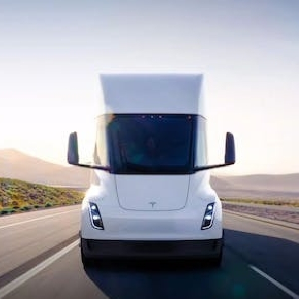Tesla Semi Siap Mengaspal di Bulan Desember