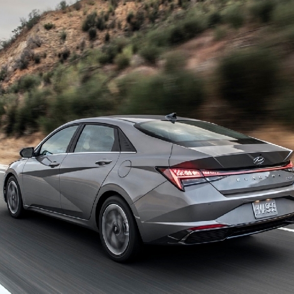 Ulasan Hyundai Elantra 2021: Tajam dan Berteknologi Tinggi